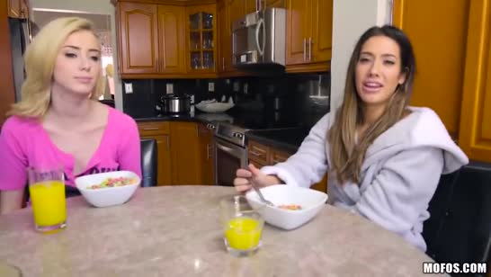 Две молодые биксы быстро переключились на член парниши №1