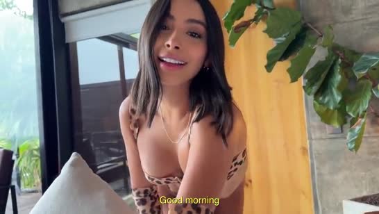 Роскошная латинка устроила жаркую домашку №1