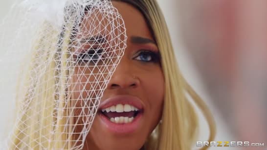 Чернокожая невеста трахнулась в анал со свидетелем №1