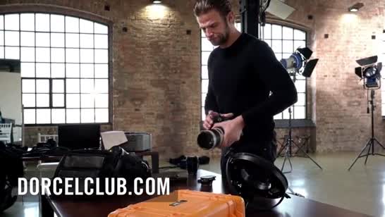 Остается загадкой, как ее задница выдерживает такое порево №1