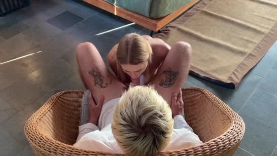 Сводная сестра пришла к брату в комнату голая №3