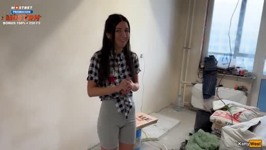 Русская брюнетка отрабатывает натурой сорванные сроки №1