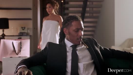 Сексуальная азиатская милфа сама соблазняет черного №1