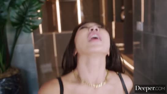 Сексуальная азиатская милфа сама соблазняет черного №8