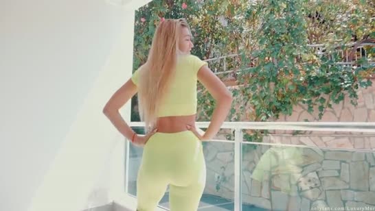 Деваха подкачала задницу и решила потрахаться с бойфрендом №2