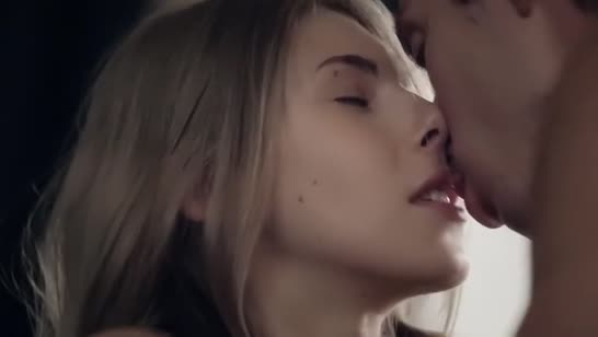 Паренек красиво приласкал на секс свою молодую подругу №5