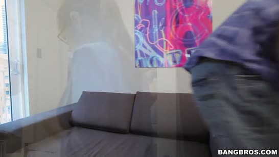 Mia Khalifa быстро понимает, как пройти собеседование №1