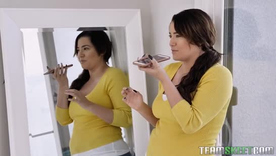 Очкастая деваха с усердием принялась делать минет №1