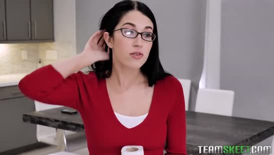 Очкастая деваха с усердием принялась делать минет №3