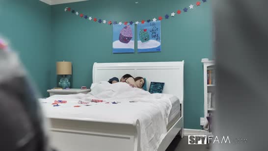 Парочка во всю снимает любительский секс в отеле №2