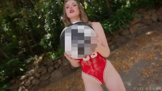 Scarlet Chase в красном латексе зрелищно шпилится в зад №1