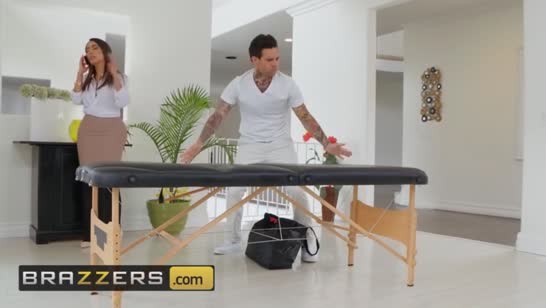 Lela Star вызвала массажиста на дом и трахнулась с ним №2