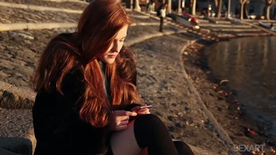 Рыжая студентка получает удовольствие от дилдо №1