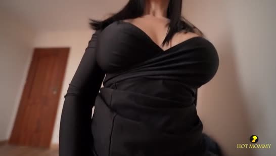 Сочная грудастая мамка снимает секс на телефон №4