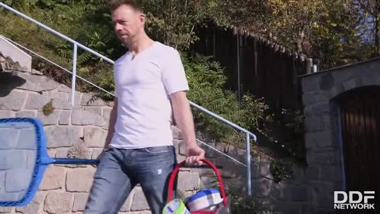 Чистильщик бассейна соблазнился на фигуру Nathaly Cherie №1