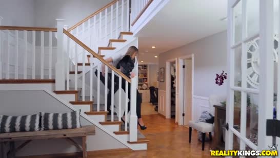 Сексуальная деваха променяла своего парня на ласковую лесбиянку №1