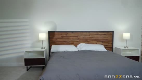 Две грудастые мамочки успешно делят член одного мужика №2