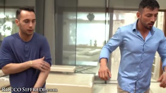 Kitana Lure расчехлила большую попку и устроила групповуху №2