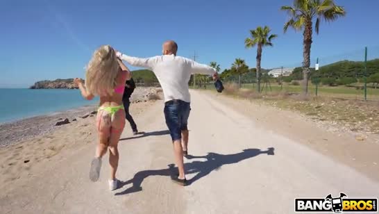 Красотка Angie Lynx снимает жесткое анальное порево на улице №2