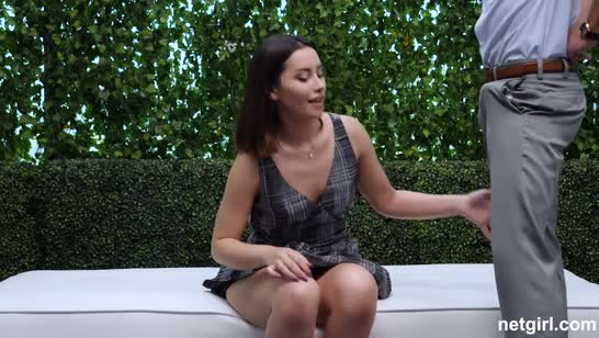 Aria Lee сама раздвигает ноги и шпилится во всех позах №2