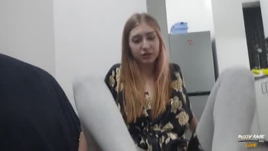 Молодая русская самочка снимает домашний перепихон с парнем №3