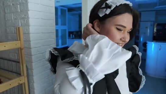 Хозяин предложил горничной немного расслабиться №1