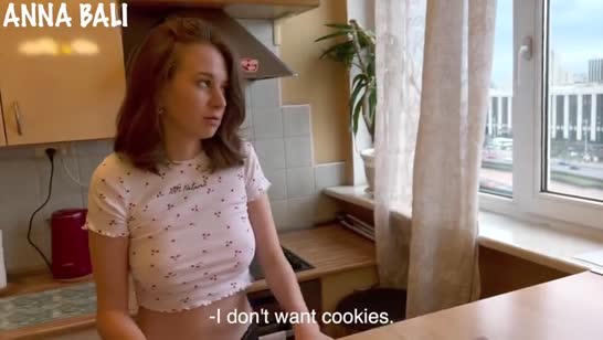 Русскую давалку чпокнули прямо на кухне перед камерой №2