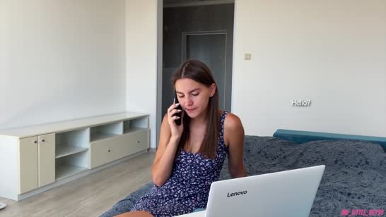 Девушка под предлогом затащила парня в спальню №1