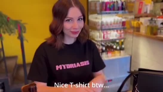 Девушка подвыпила и оказалась в позе раком №1